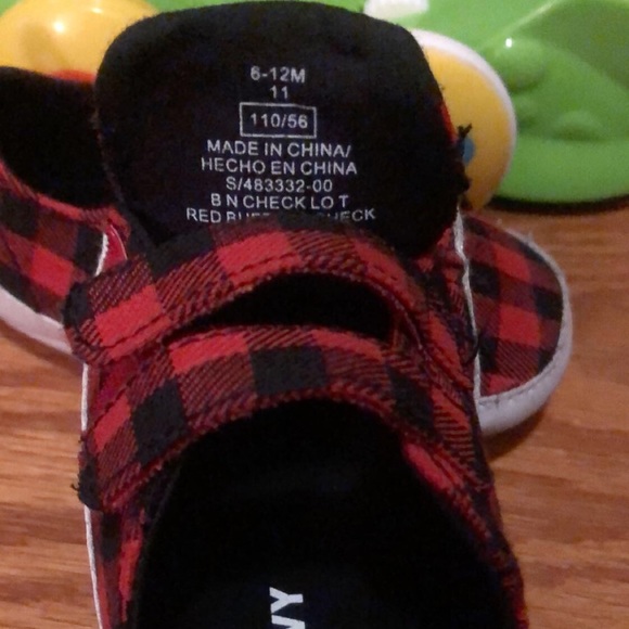 Baby Red and Black plaid shoes! - Picture 2 of 4